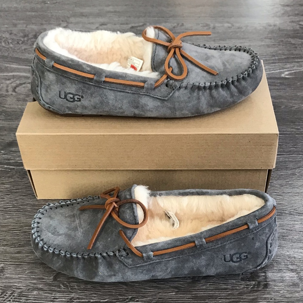 UGG DAKOTA SLIPPERS